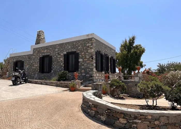 Πέτρινο Εξοχικό Σπίτι Στη Σύρο